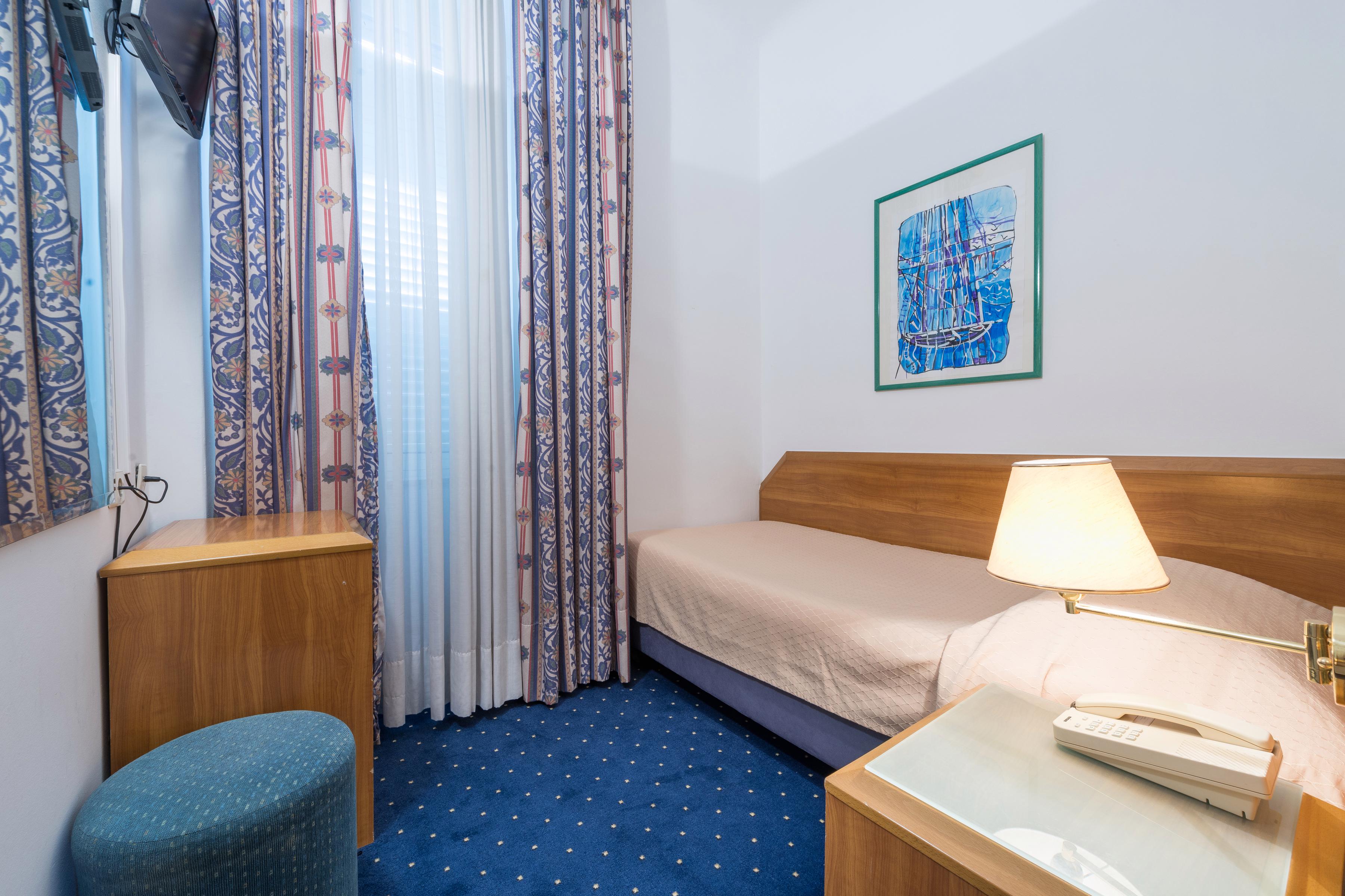Hotel Komodor Дубровник Экстерьер фото