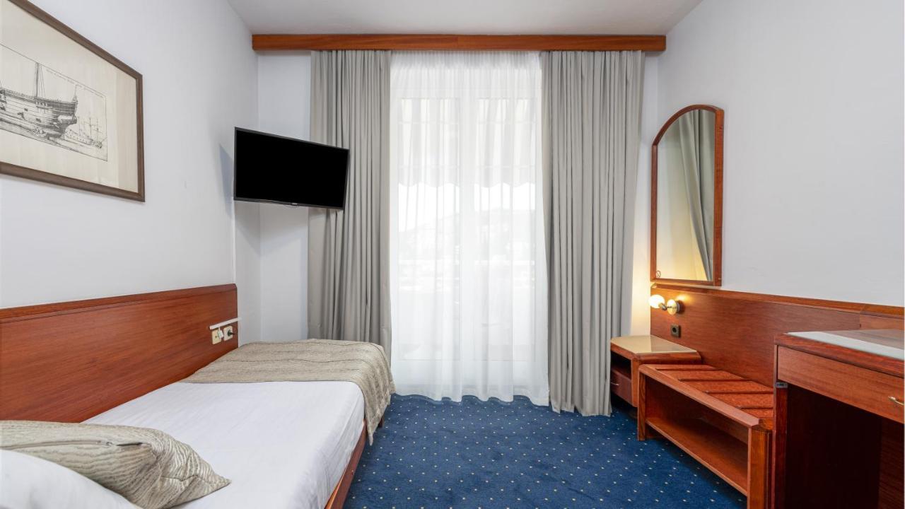 Hotel Komodor Дубровник Экстерьер фото