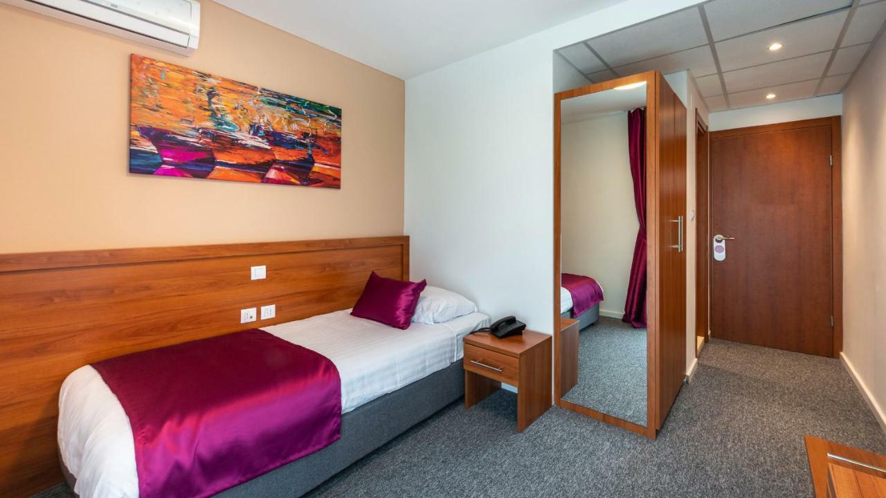Hotel Komodor Дубровник Экстерьер фото