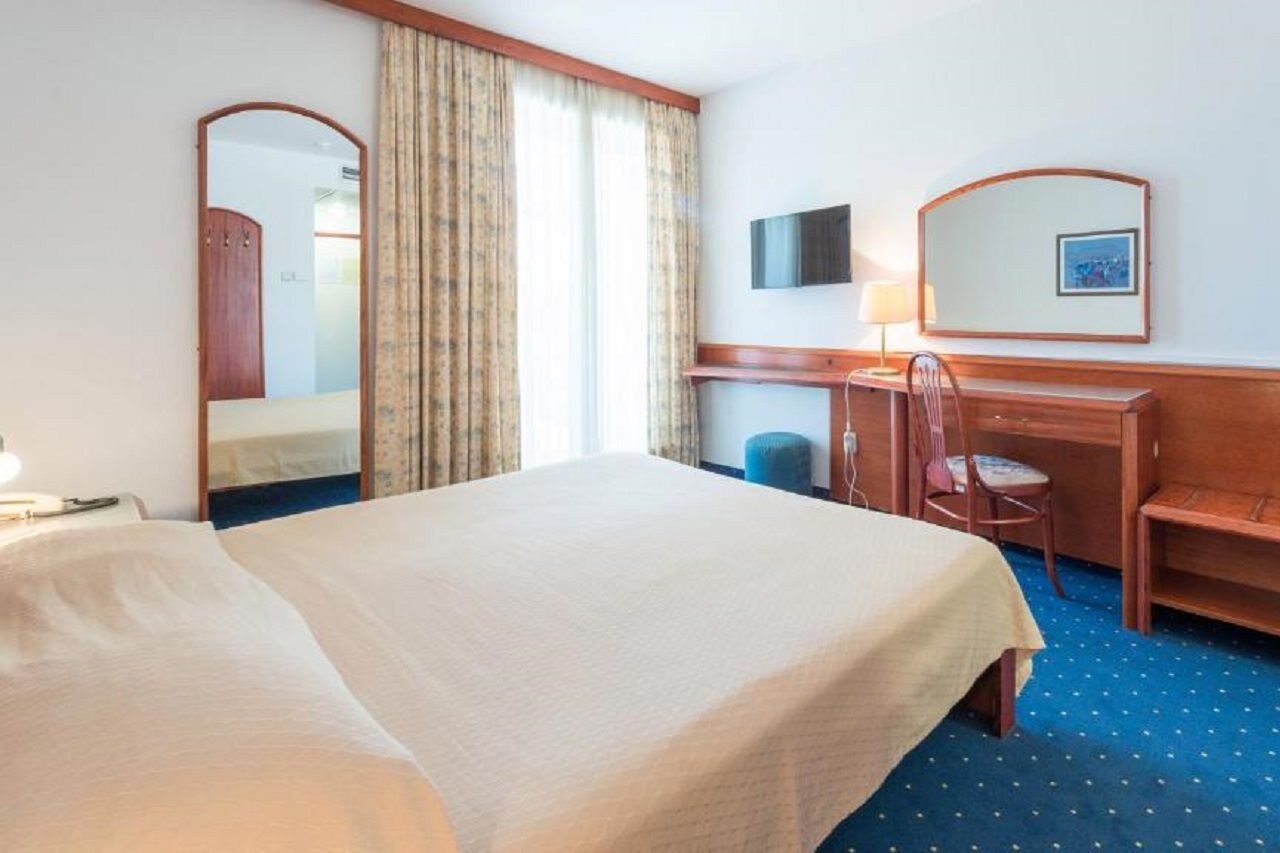 Hotel Komodor Дубровник Экстерьер фото